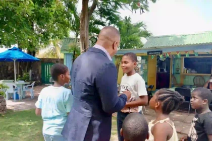 Premier Brantley receives special pencil as gift from children during trip to Hamilton Museum
