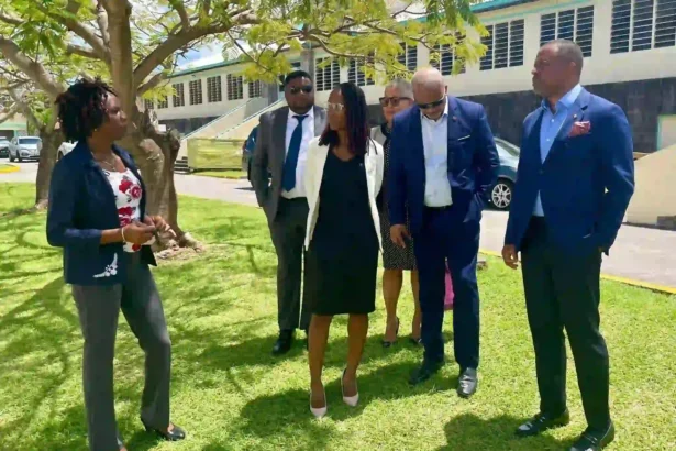 Premier Mark Brantley with team (1)