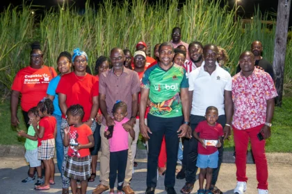 Prime Minister Terrance Drew meeting with residents of Canyon during his official visit.