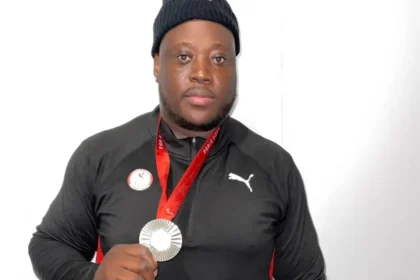 Akeem Stewart celebrating his silver medal win at the Paris 2024 Paralympics.
